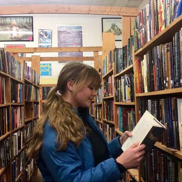 Meet your Posher, Amanda - Picture 3 of 4